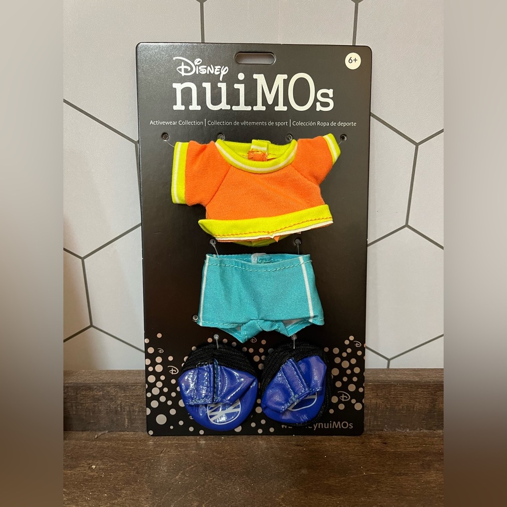 NWT- Nuimos sporty outfit